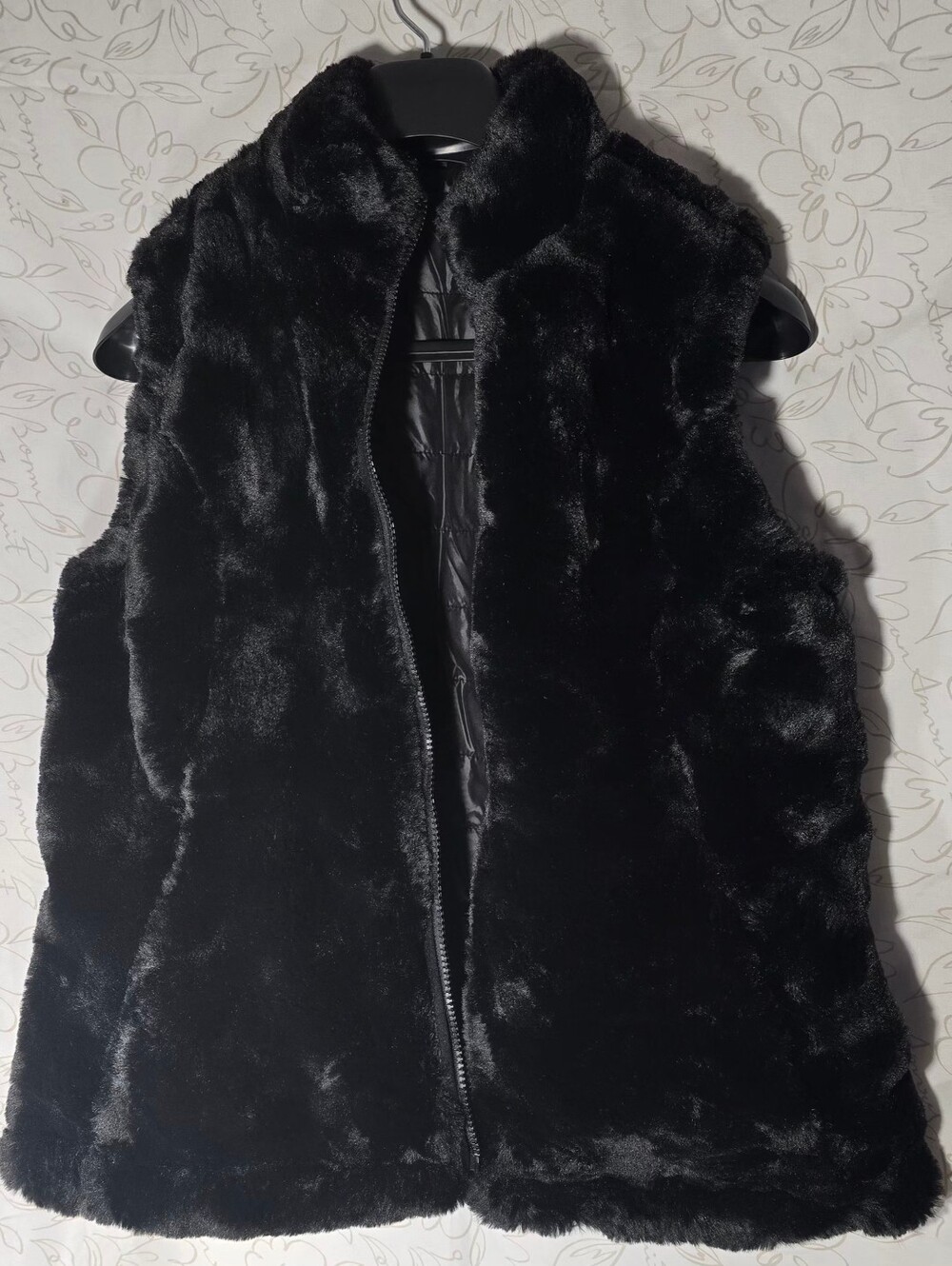 Nicole Miller Small Black Faux Fur Vest - Reversable In NEW CONDITION FALL vibes